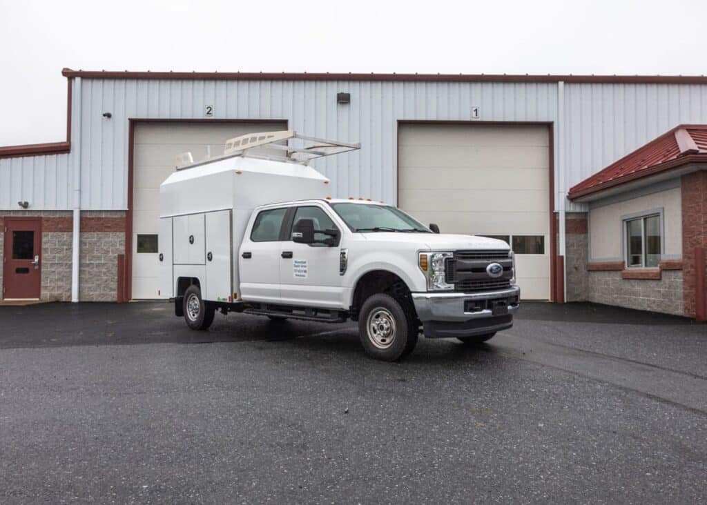 Header Image Resized Flatbeds vs. Service Bodies: Which Is Right for Your Truck?