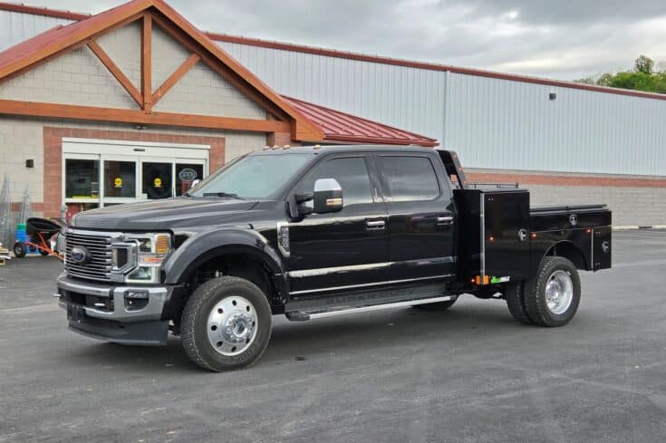 2022 Ford F450 with a Martin Gooseneck Service Body